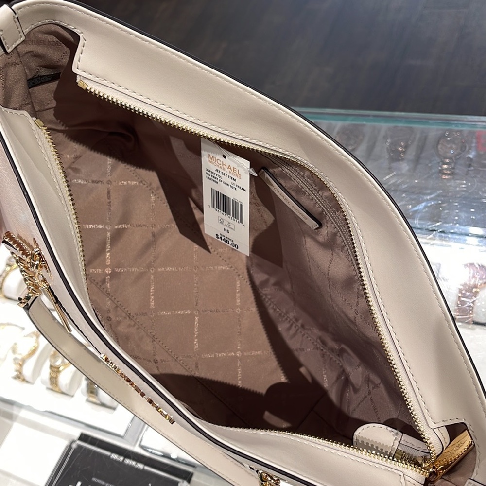 MICHAEL KORS
Jet Set Medium Front Zip Pebbled Leather Chain Tote Bag
Light Cream - Picture 9 of 16